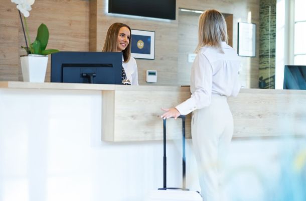 wp-content/uploads/2026/10/ventajas-de-reservar-directamente-en-un-hotel.jpg